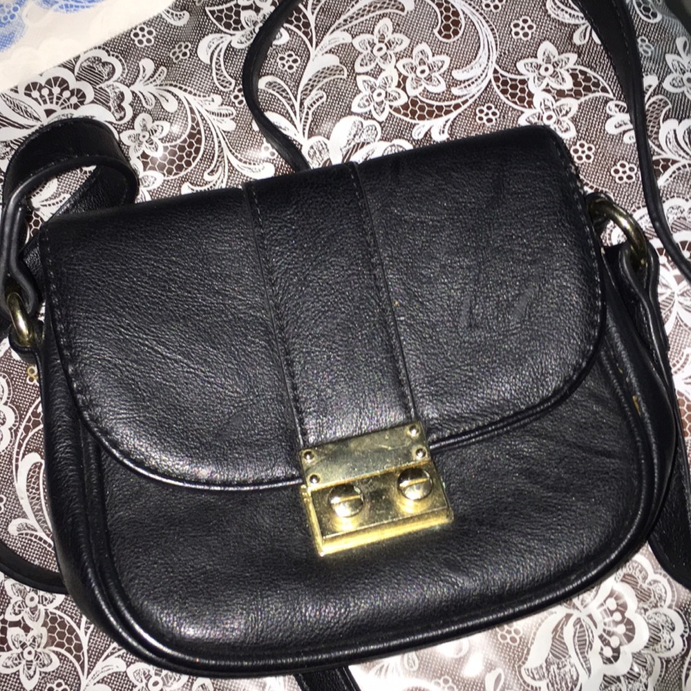 Selling this slightly used leather purse